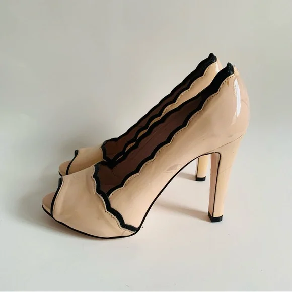Red Valentino Scalloped Trim Patent leather peep toe pumps pale pink and black - Picture 3 of 14